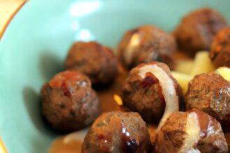 Deliciously Creamy Swedish Meatballs: A Taste of Tradition